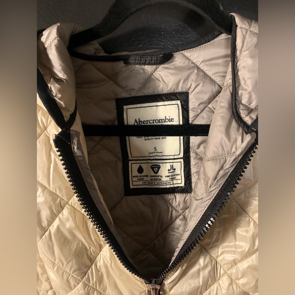 DONATED: Abercrombie Lightweight Quilted Puffer Jacket, S - Picture 9 of 12